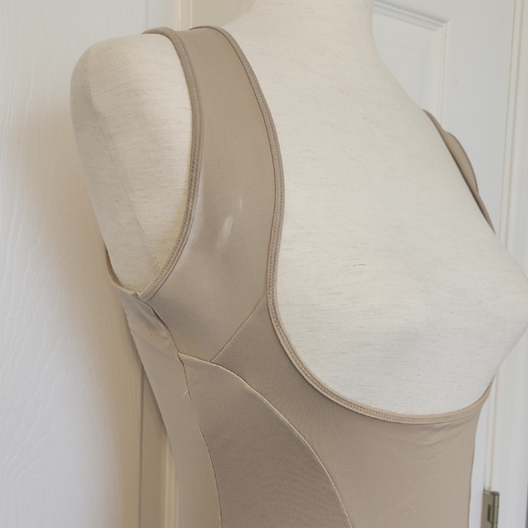 Maidenform Body  Shapewear Tank. - Picture 4 of 9